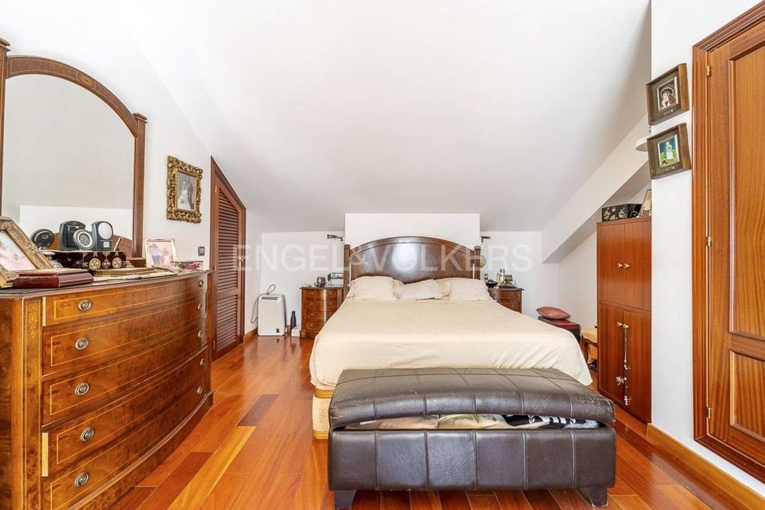 4 Zimmer Haus zu verkaufen in Estepona mit Garage - 695.000 € (Ref: 9733480)