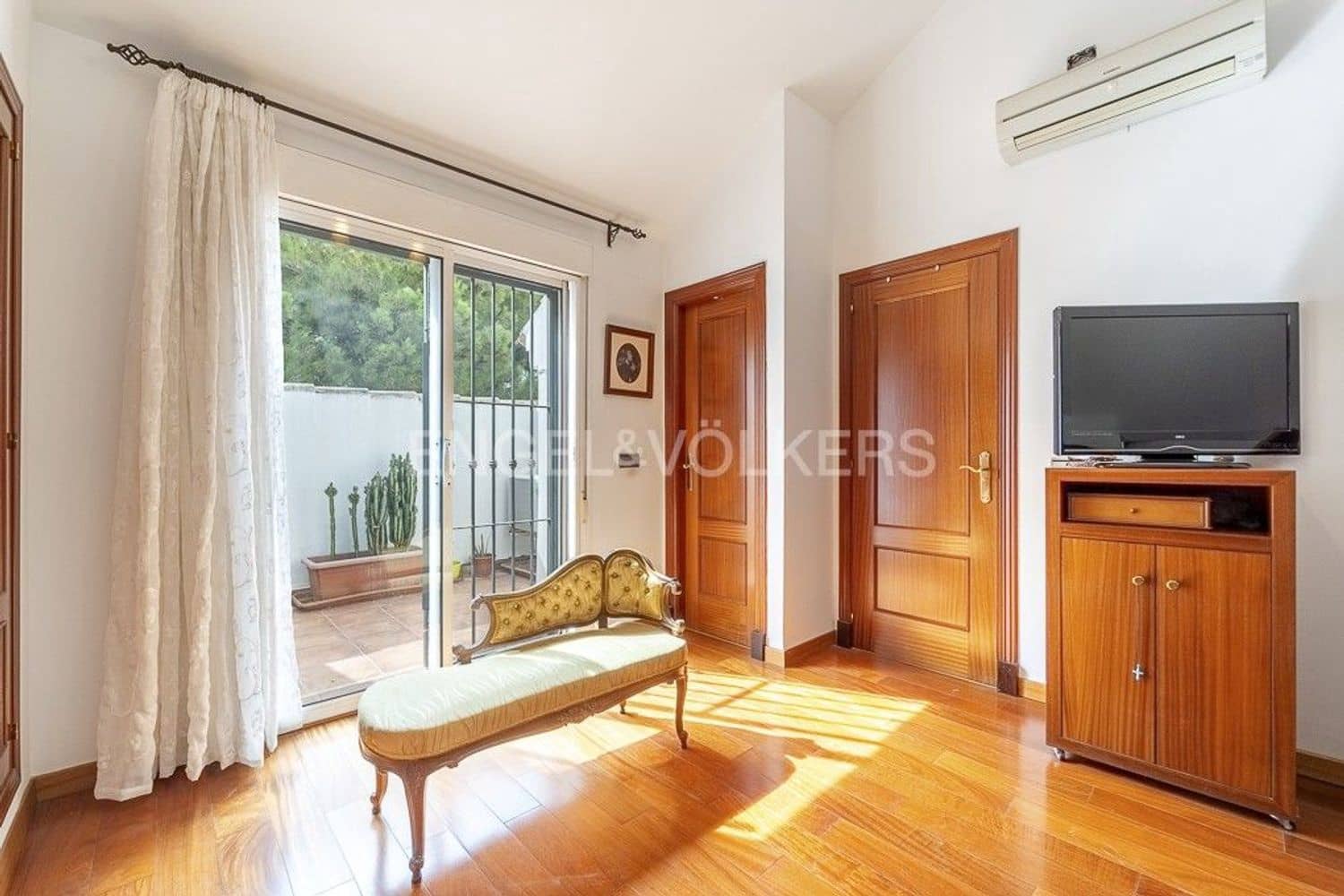 4 Zimmer Haus zu verkaufen in Estepona mit Garage - 695.000 € (Ref: 9733480)