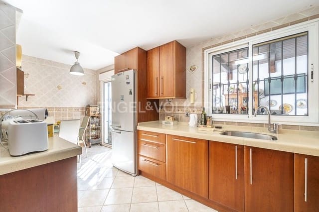 4 Zimmer Haus zu verkaufen in Zona Calvario, Estepona mit Garage - 695.000 € (Ref: 9733480)