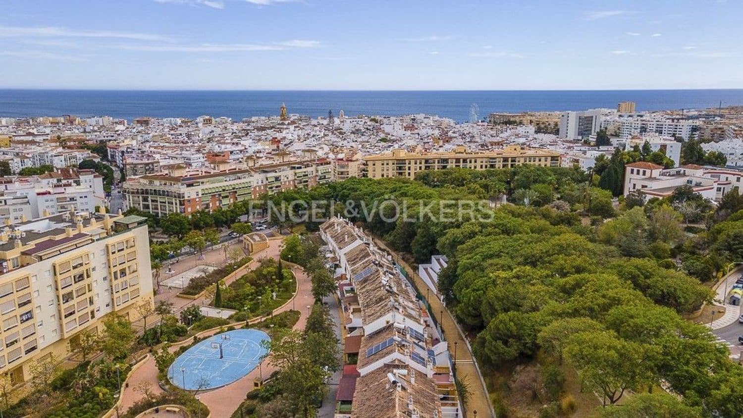 4 Zimmer Haus zu verkaufen in Estepona mit Garage - 695.000 € (Ref: 9733480)