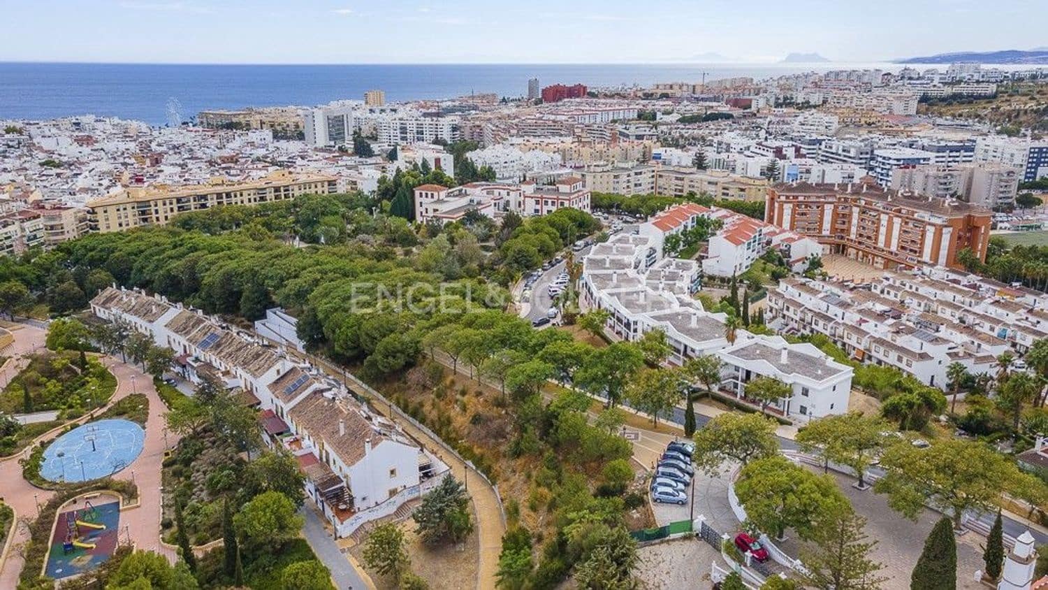 4 Zimmer Haus zu verkaufen in Estepona mit Garage - 695.000 € (Ref: 9733480)