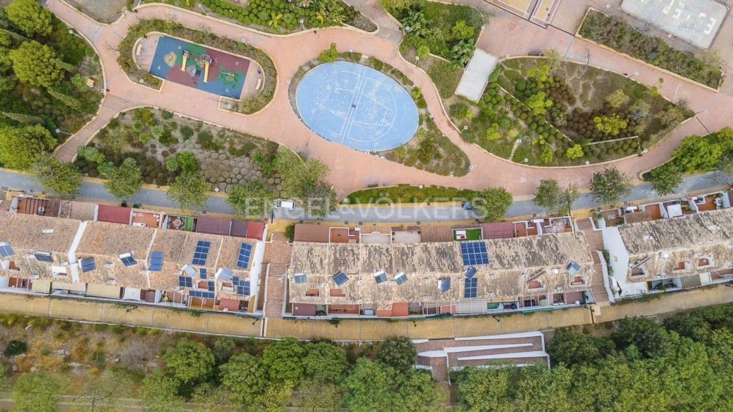 4 Zimmer Haus zu verkaufen in Estepona mit Garage - 695.000 € (Ref: 9733480)