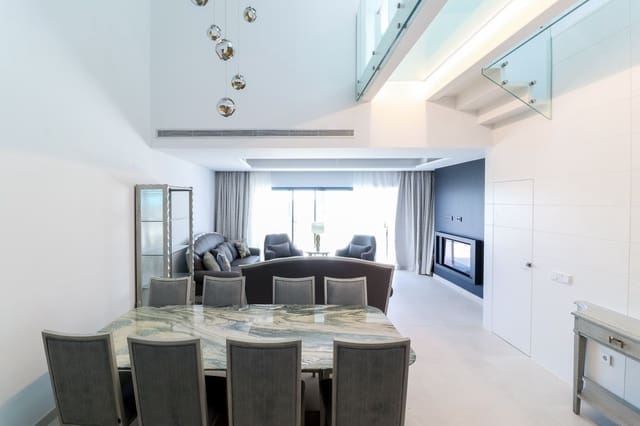 3 soverom Hus til salgs i Centro, Estepona med svømmebasseng garasje - € 2 350 000 (Ref: 9733481)