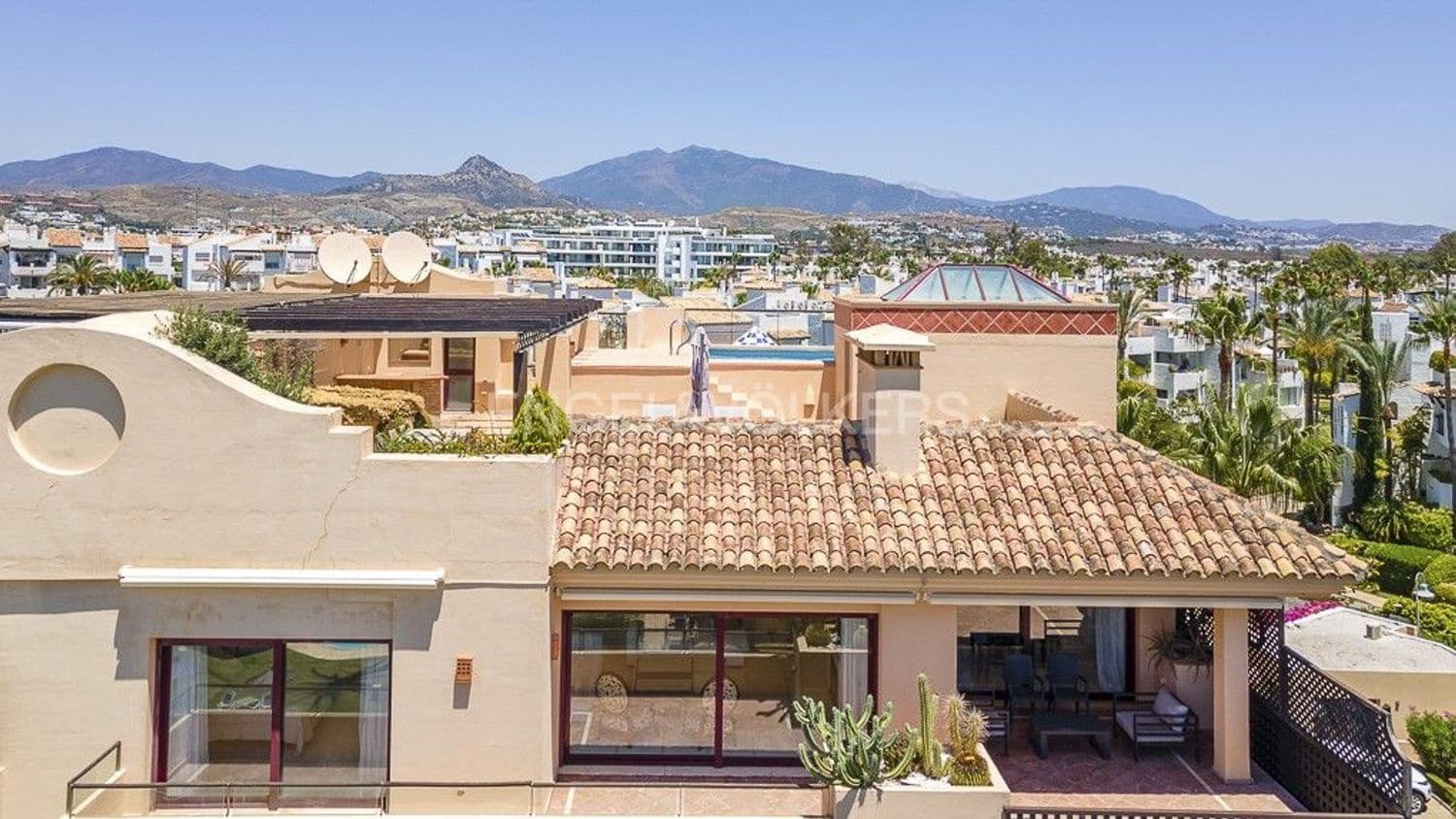 3 slaapkamer Appartement te koop in Costalita met zwembad garage - € 2.795.000 (Ref: 9733483)