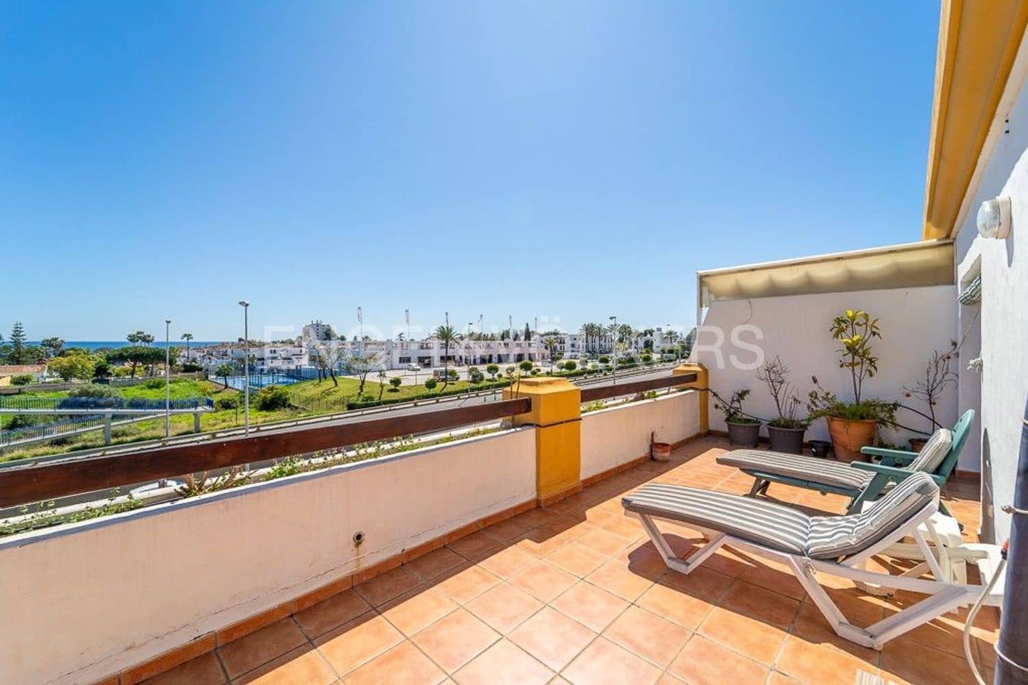 2 soveværelse Lejlighed til salg i New Golden Mile med garage - € 285.000 (Ref: 9733486)