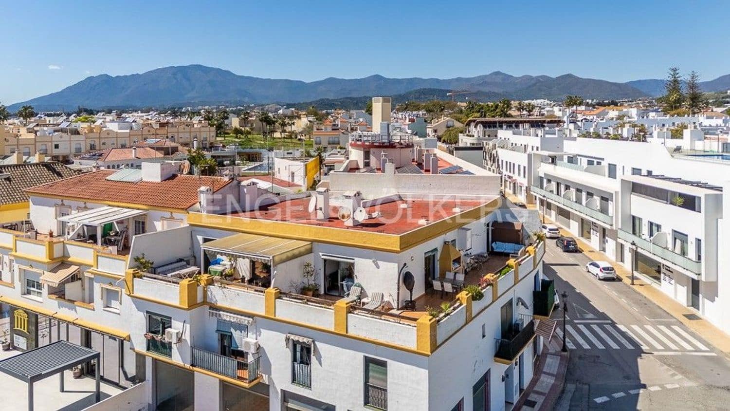 2 soveværelse Lejlighed til salg i New Golden Mile med garage - € 285.000 (Ref: 9733486)