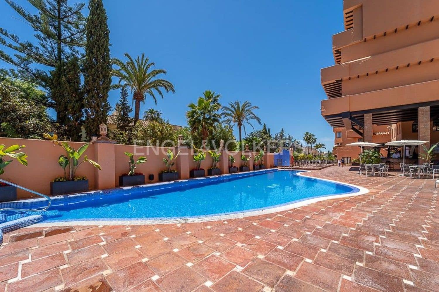 2 bedroom Apartment for sale in El Paraiso with pool garage - € 525,000 (Ref: 9733488)