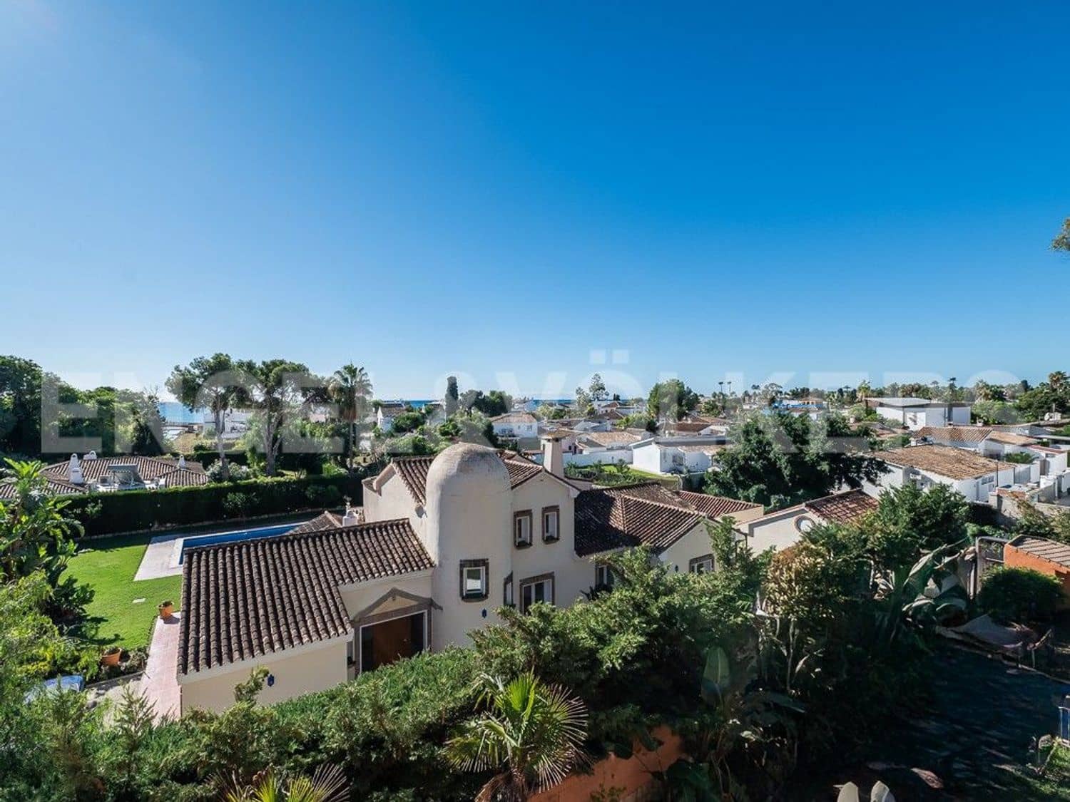 2 bedroom Apartment for sale in El Paraiso with pool garage - € 525,000 (Ref: 9733488)