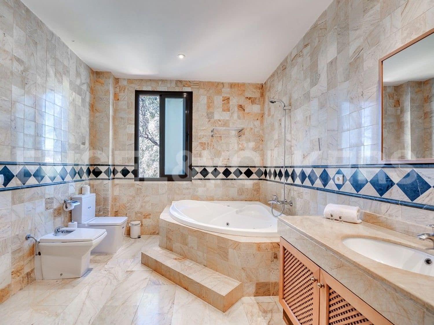 2 bedroom Apartment for sale in El Paraiso with pool garage - € 525,000 (Ref: 9733488)