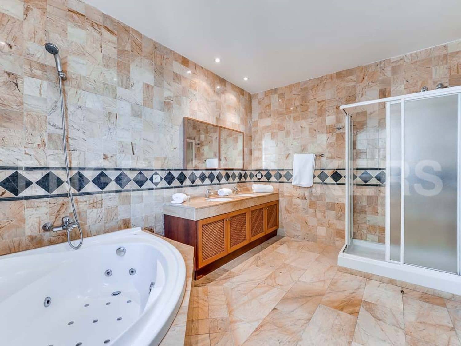 2 bedroom Apartment for sale in El Paraiso with pool garage - € 525,000 (Ref: 9733488)