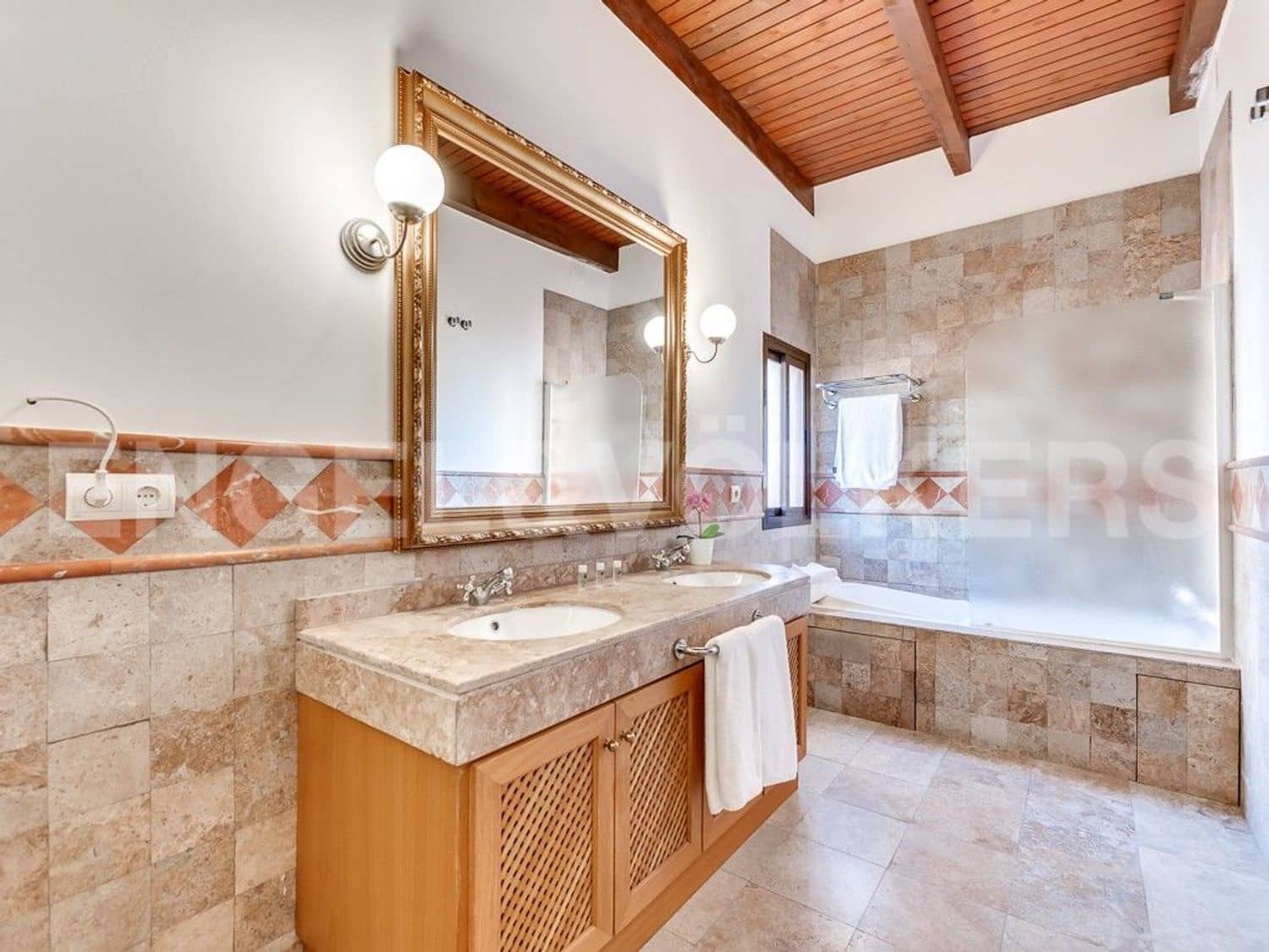 2 bedroom Apartment for sale in El Paraiso with pool garage - € 525,000 (Ref: 9733488)