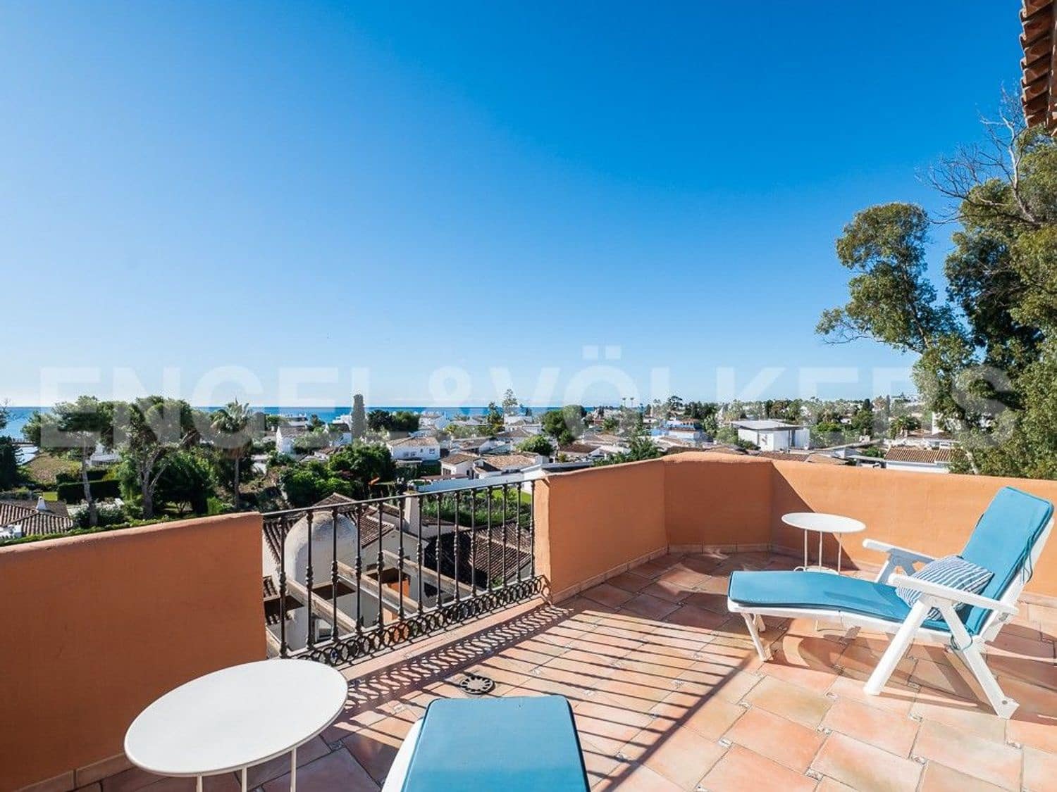2 bedroom Apartment for sale in El Paraiso with pool garage - € 525,000 (Ref: 9733488)