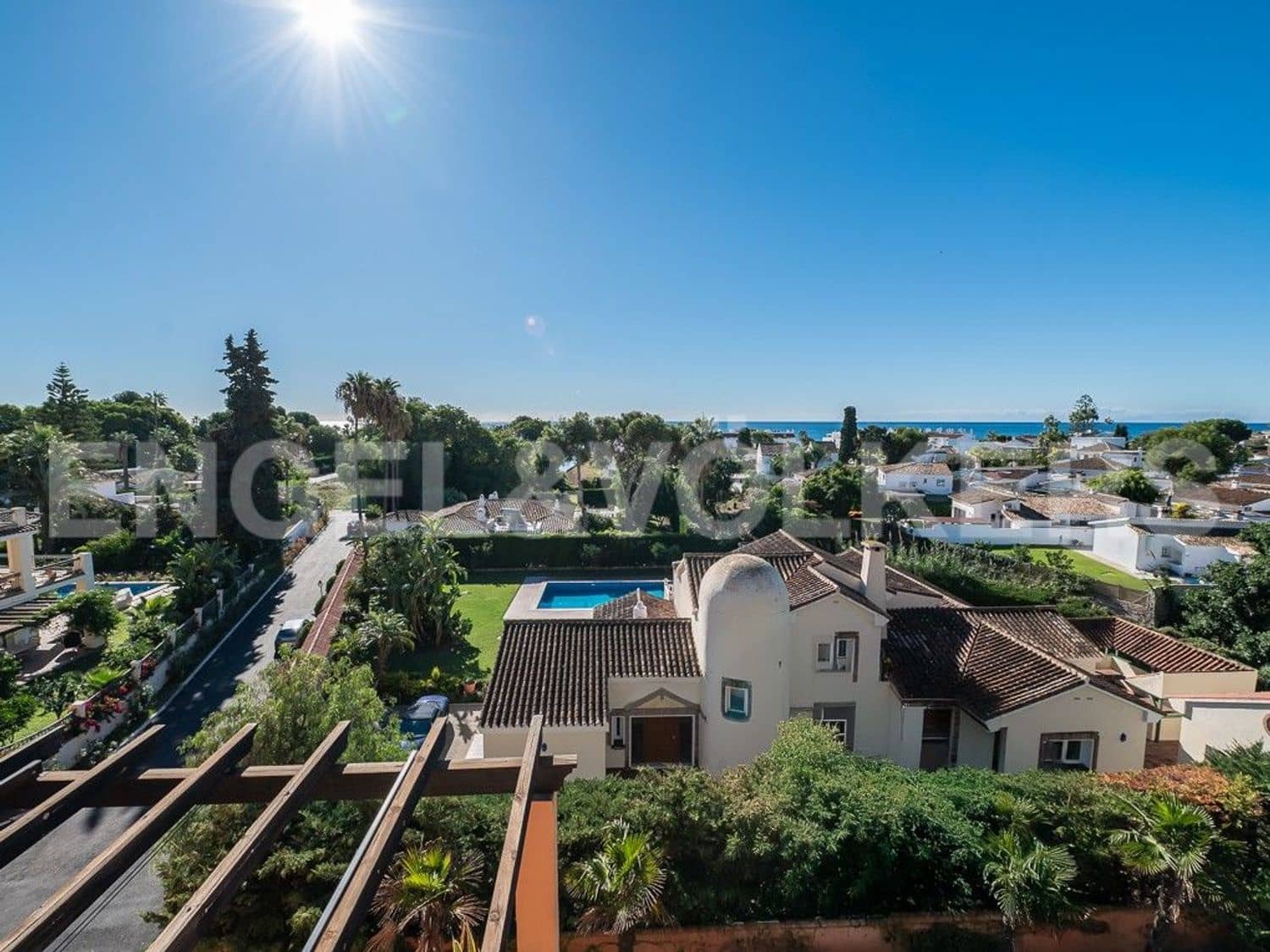 2 bedroom Apartment for sale in El Paraiso with pool garage - € 525,000 (Ref: 9733488)