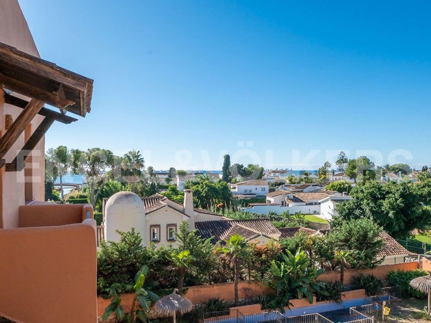 2 bedroom Apartment for sale in El Paraiso with pool garage - € 525,000 (Ref: 9733488)