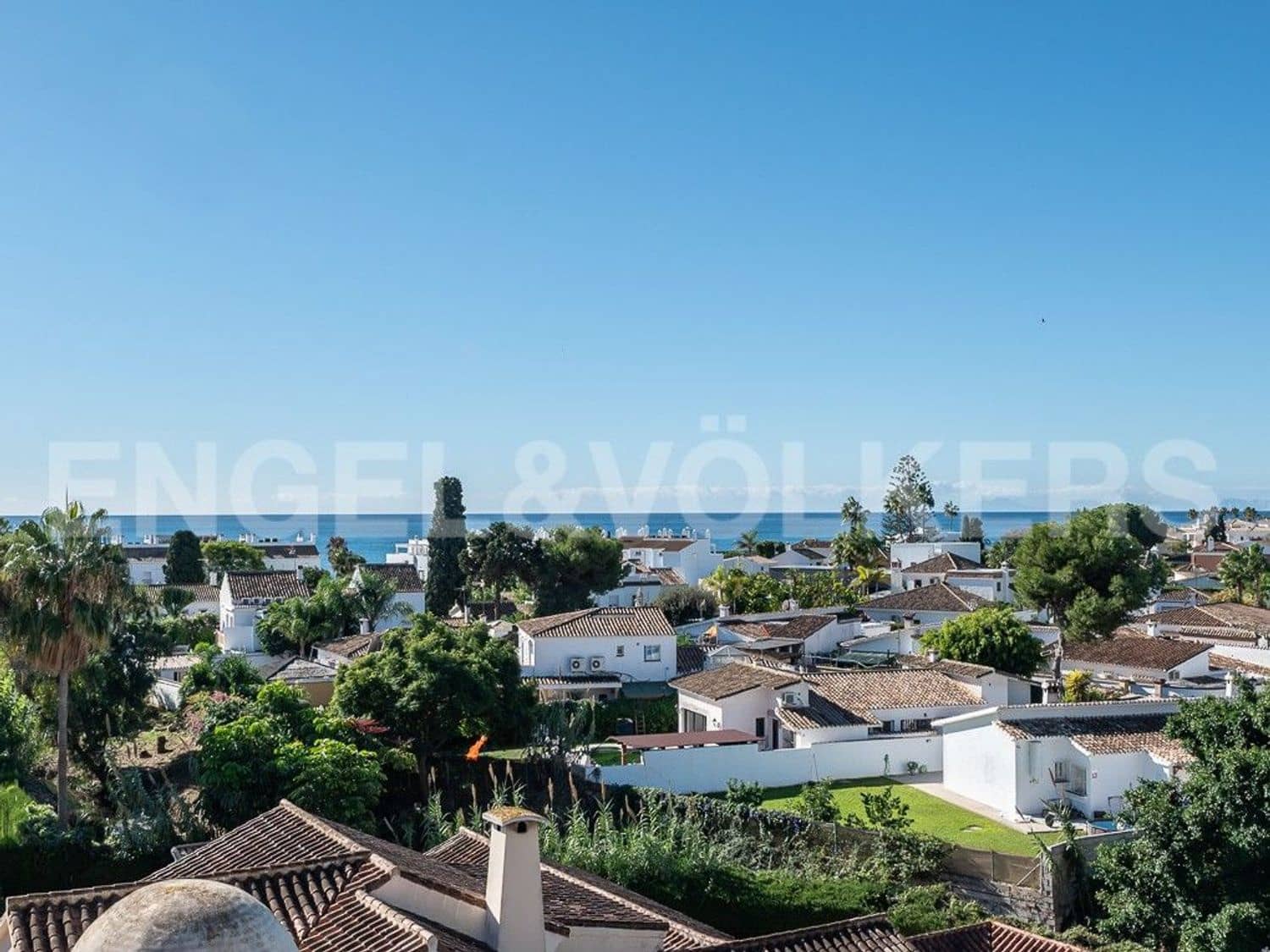 2 bedroom Apartment for sale in El Paraiso with pool garage - € 525,000 (Ref: 9733488)
