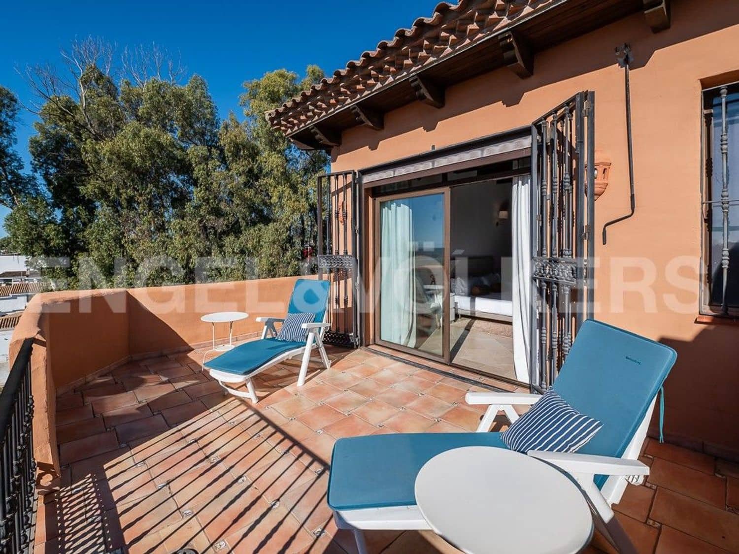 2 bedroom Apartment for sale in El Paraiso with pool garage - € 525,000 (Ref: 9733488)