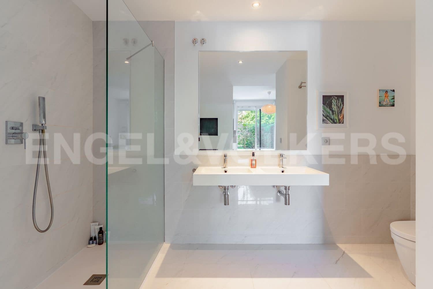 3 bedroom Apartment for sale in Estepona with pool garage - € 499,000 (Ref: 9733489)