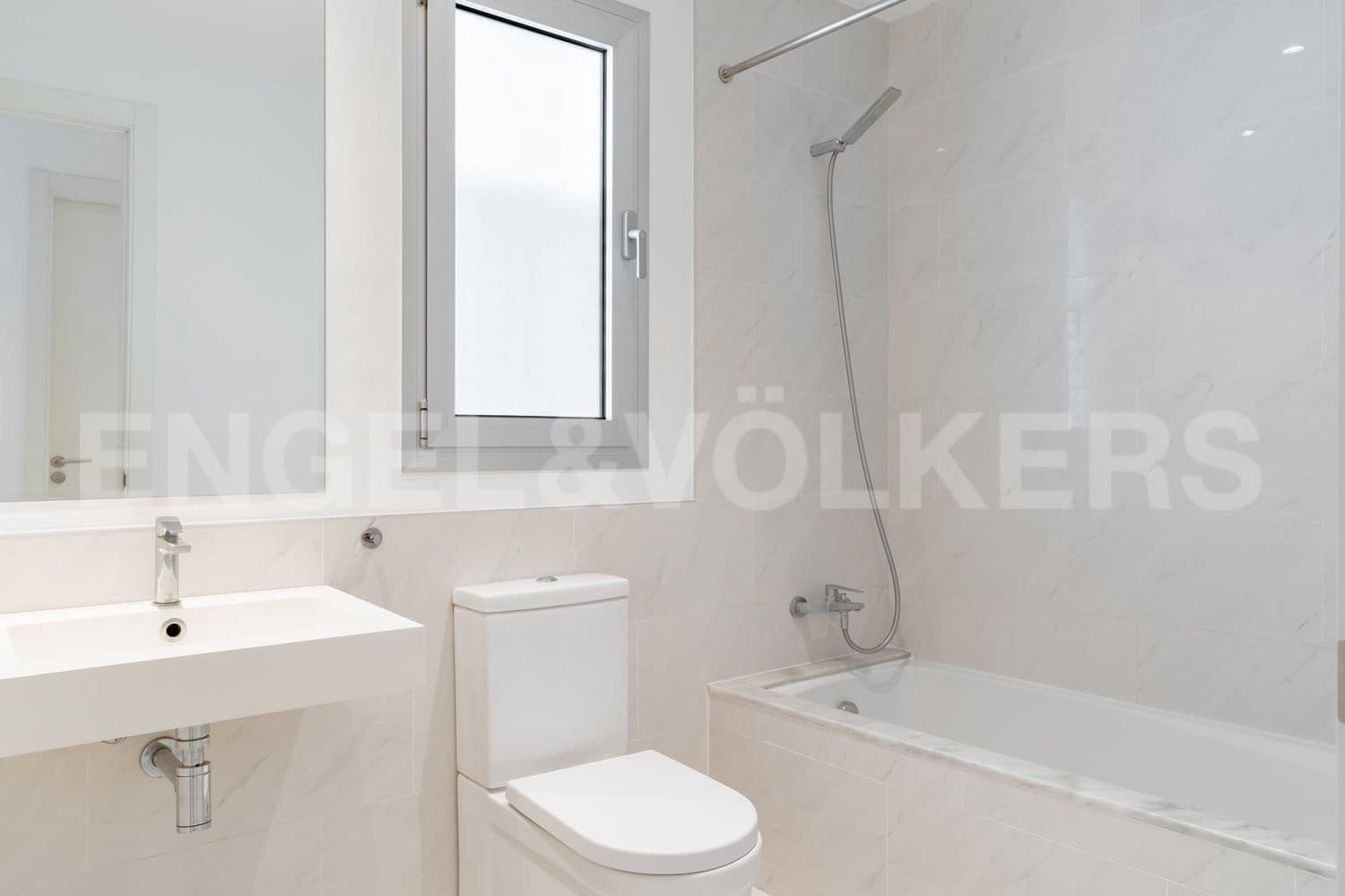 3 bedroom Apartment for sale in Estepona with pool garage - € 499,000 (Ref: 9733489)