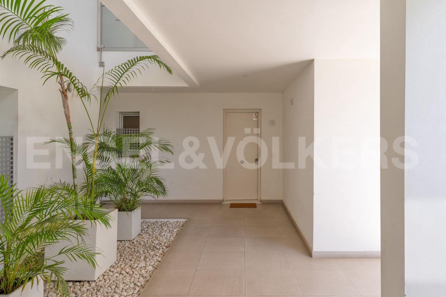 3 bedroom Apartment for sale in Estepona with pool garage - € 499,000 (Ref: 9733489)