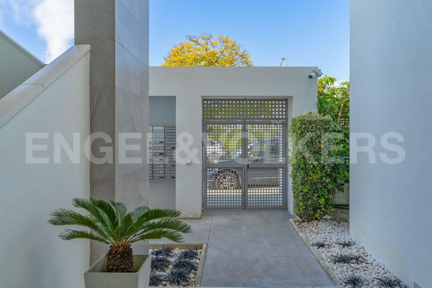 3 bedroom Apartment for sale in Estepona with pool garage - € 499,000 (Ref: 9733489)