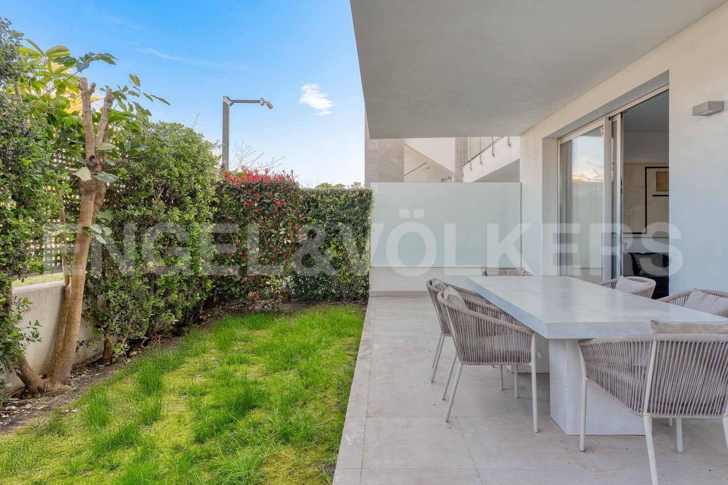 3 bedroom Apartment for sale in Estepona with pool garage - € 499,000 (Ref: 9733489)