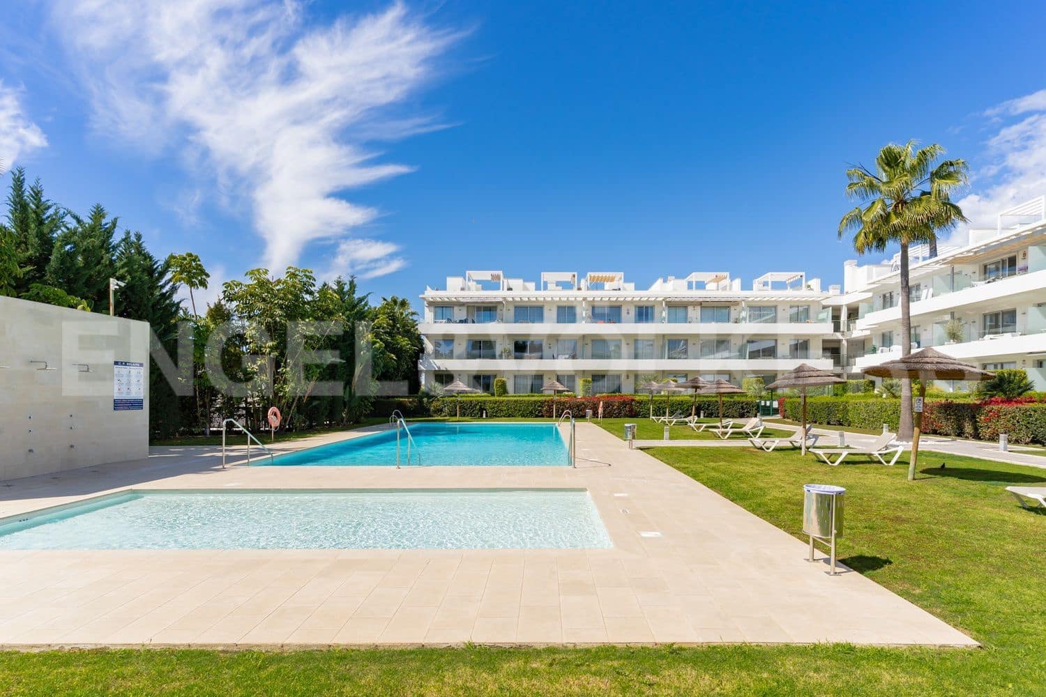 3 bedroom Apartment for sale in Estepona with pool garage - € 499,000 (Ref: 9733489)