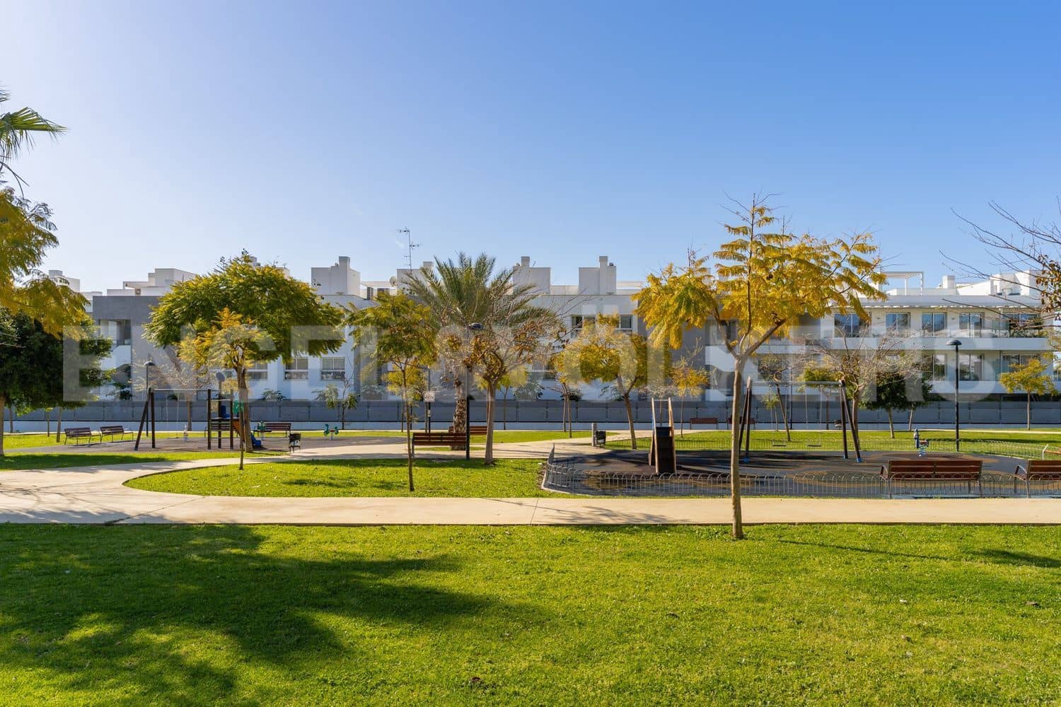 3 bedroom Apartment for sale in Estepona with pool garage - € 499,000 (Ref: 9733489)