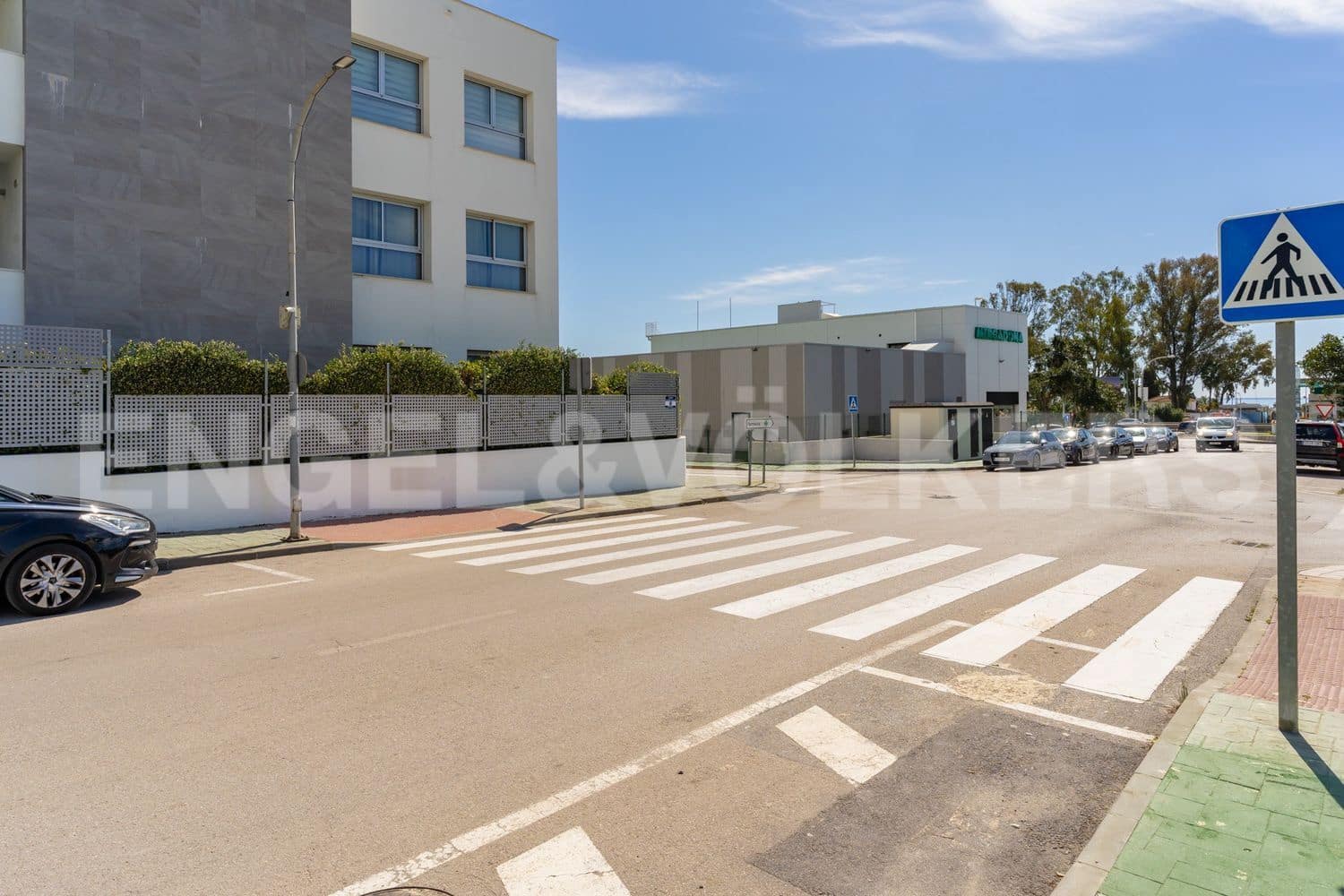 3 bedroom Apartment for sale in Estepona with pool garage - € 499,000 (Ref: 9733489)