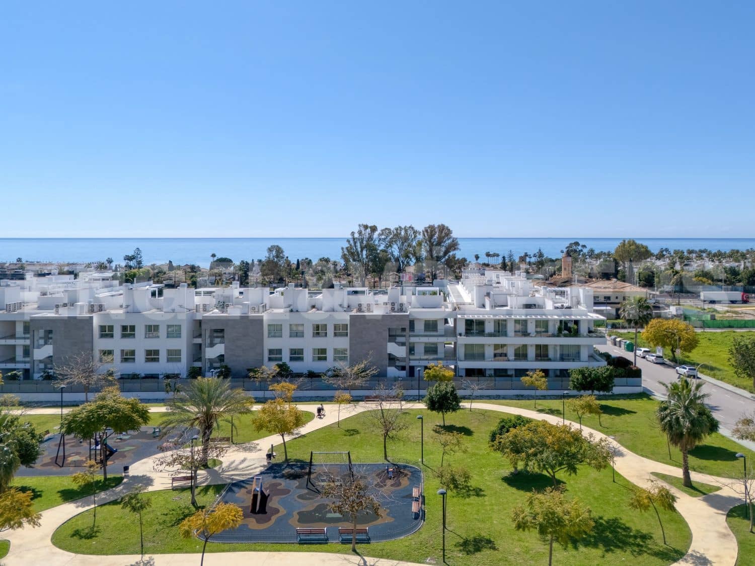 3 bedroom Apartment for sale in Estepona with pool garage - € 499,000 (Ref: 9733489)