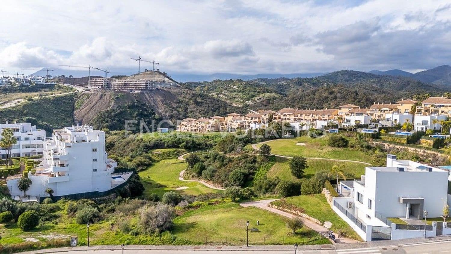 Landgrundstück zu verkaufen in Estepona - 380.000 € (Ref: 9733490)