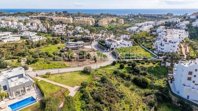 Landgrundstück zu verkaufen in La Concha - Resina Golf, Estepona - 380.000 € (Ref: 9733490)