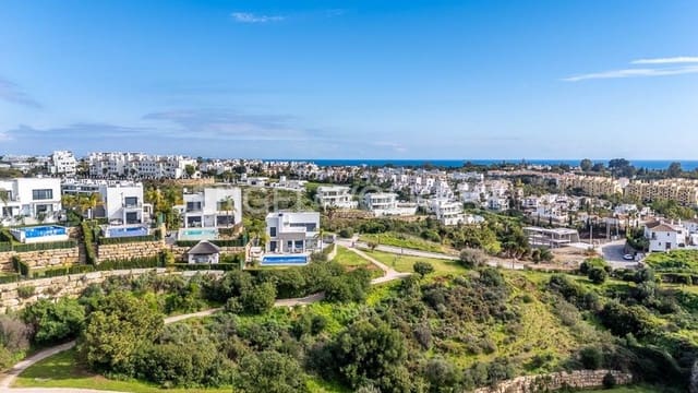 Landgrundstück zu verkaufen in La Concha - Resina Golf, Estepona - 380.000 € (Ref: 9733490)