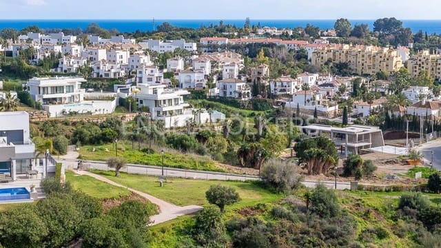 Landgrundstück zu verkaufen in La Concha - Resina Golf, Estepona - 380.000 € (Ref: 9733490)
