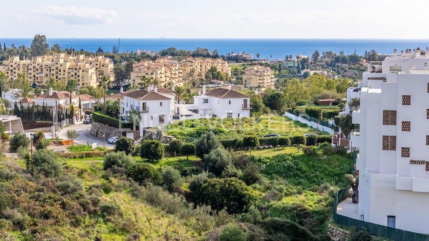 Landgrundstück zu verkaufen in Estepona - 350.000 € (Ref: 9733492)