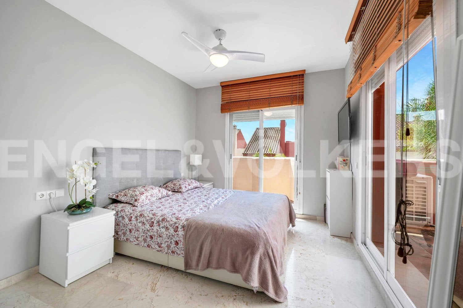 3 bedroom Townhouse for sale in New Golden Mile with pool garage - € 540,000 (Ref: 9733493)