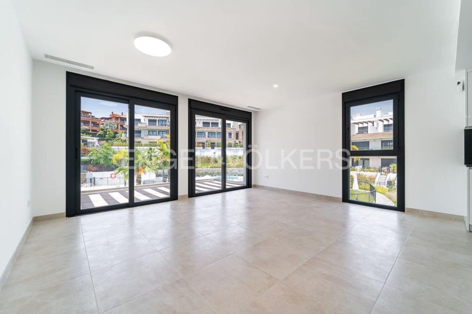 3 slaapkamer Appartement te koop in New Golden Mile met zwembad garage - € 895.000 (Ref: 9733494)