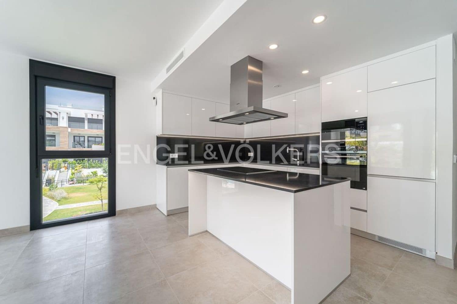 3 slaapkamer Appartement te koop in New Golden Mile met zwembad garage - € 895.000 (Ref: 9733494)