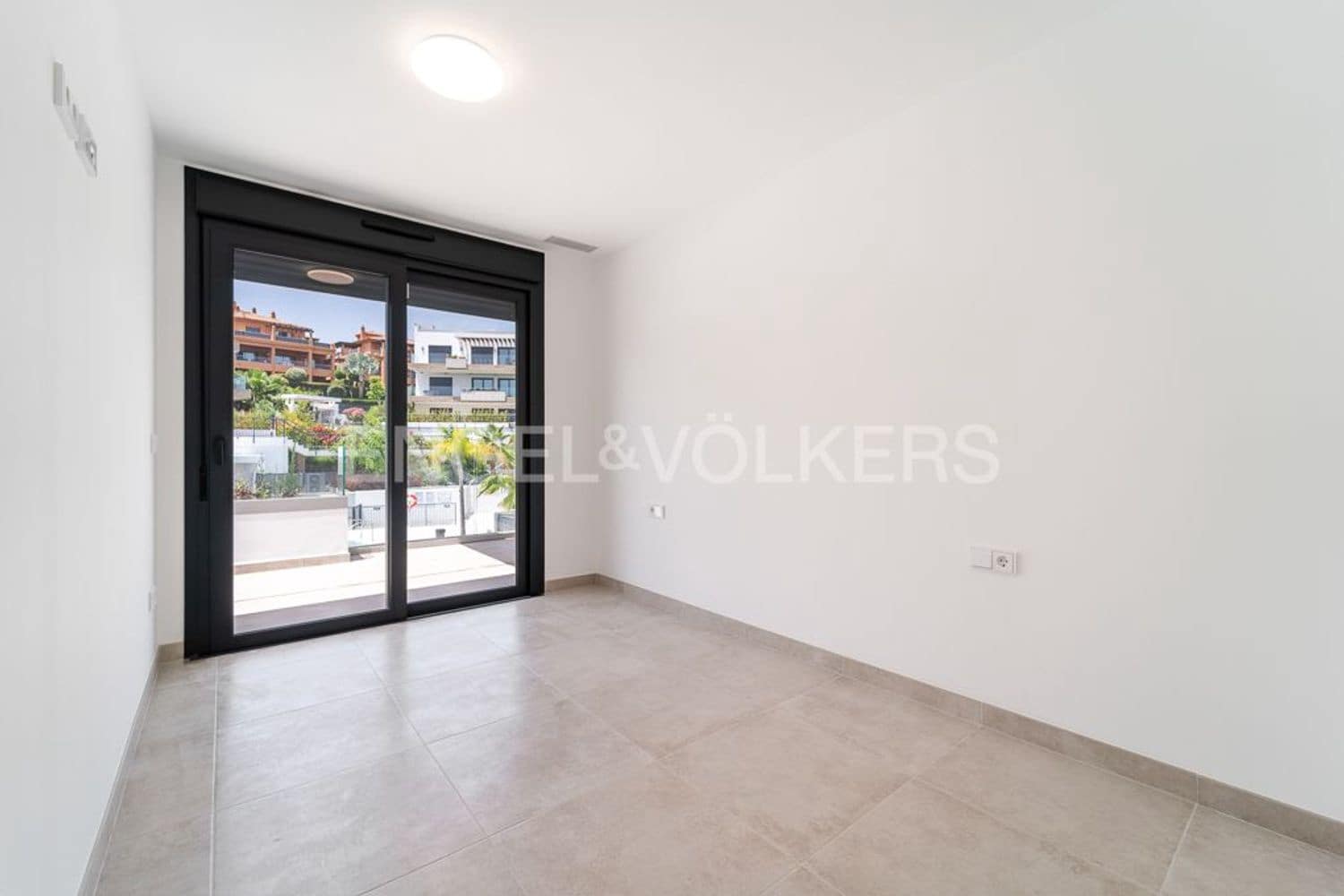 3 slaapkamer Appartement te koop in New Golden Mile met zwembad garage - € 895.000 (Ref: 9733494)