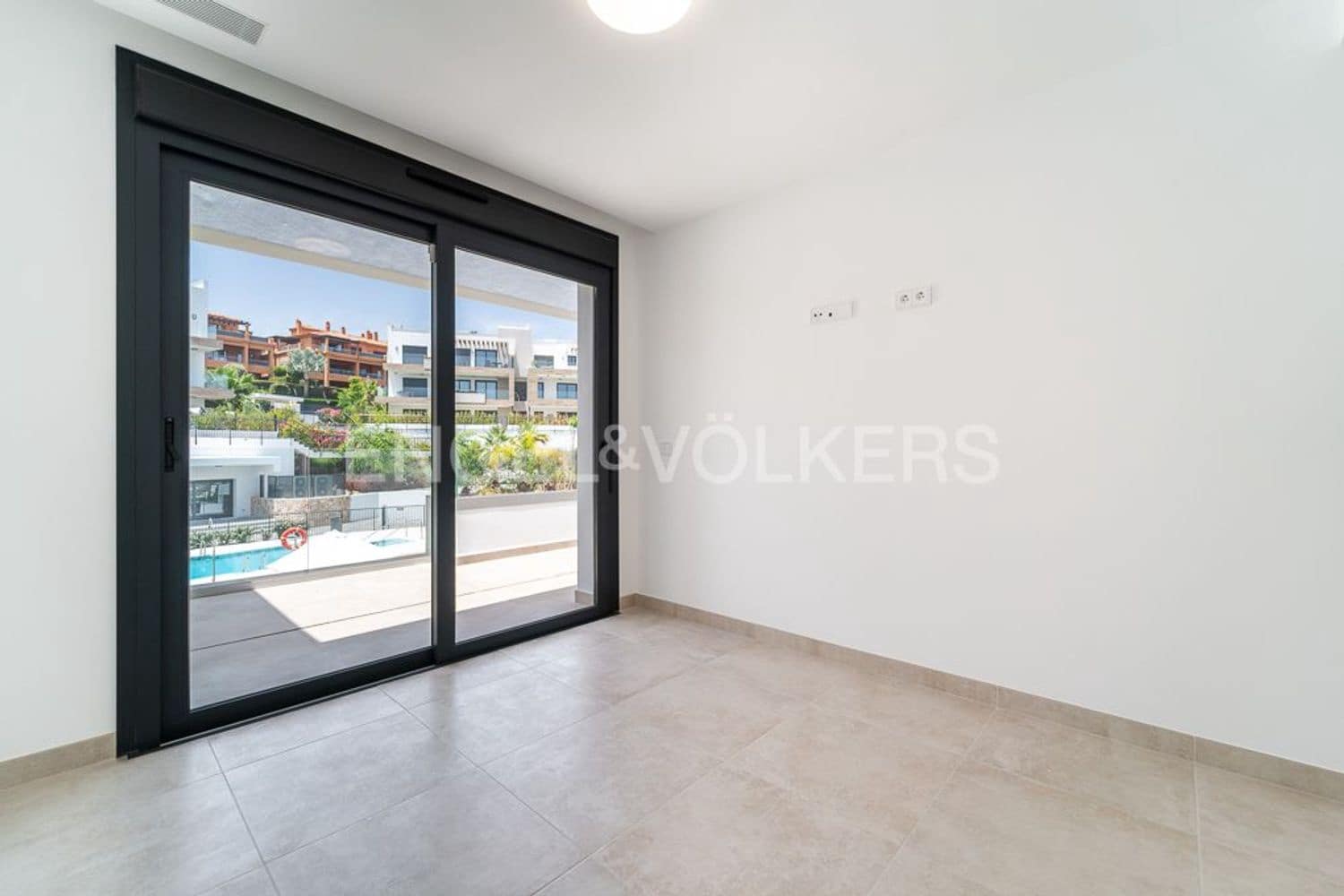 3 slaapkamer Appartement te koop in New Golden Mile met zwembad garage - € 895.000 (Ref: 9733494)