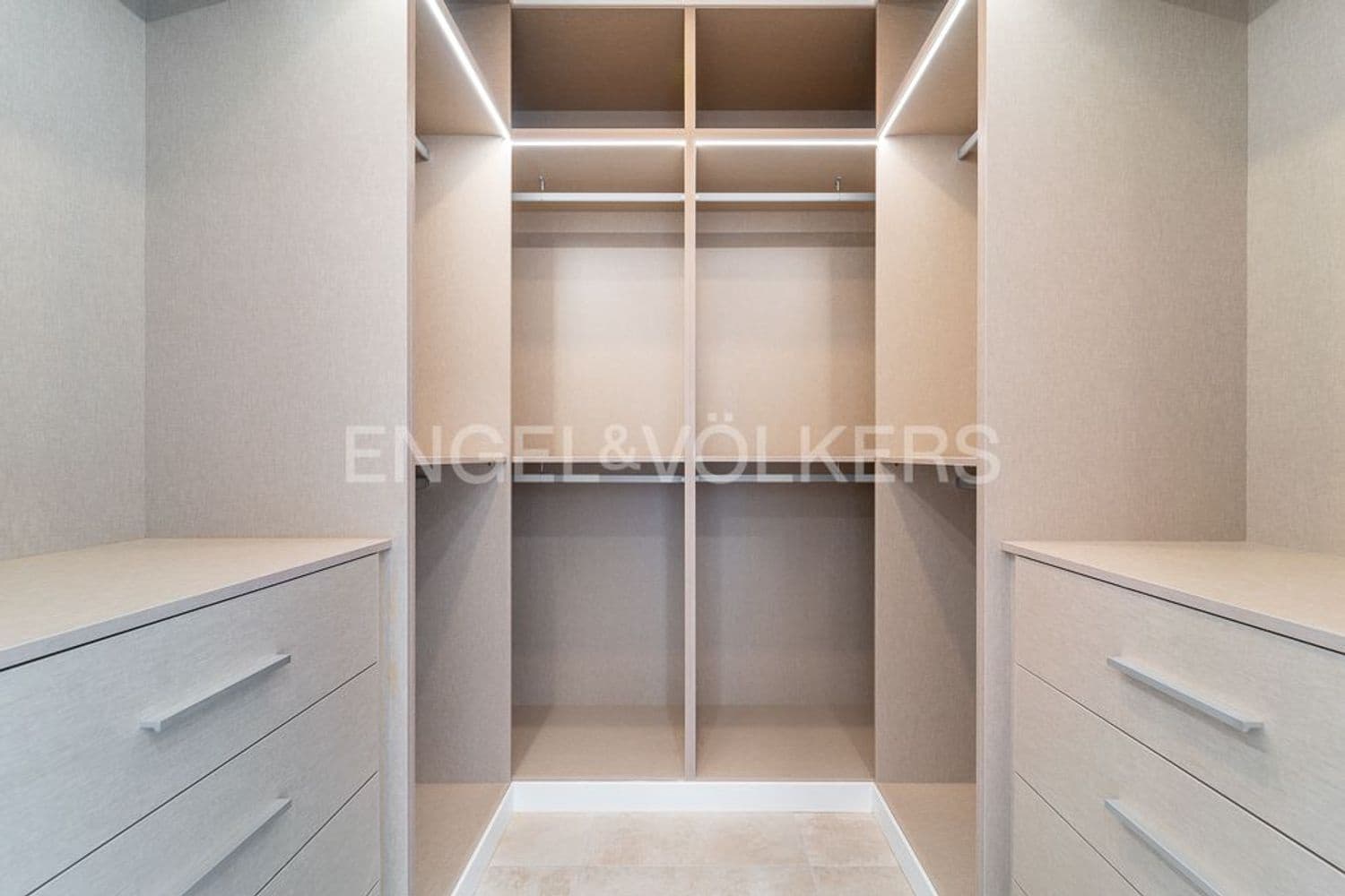 3 slaapkamer Appartement te koop in New Golden Mile met zwembad garage - € 895.000 (Ref: 9733494)