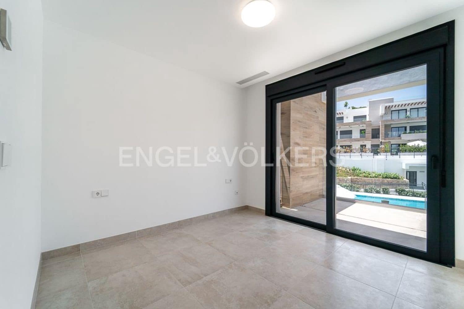 3 slaapkamer Appartement te koop in New Golden Mile met zwembad garage - € 895.000 (Ref: 9733494)