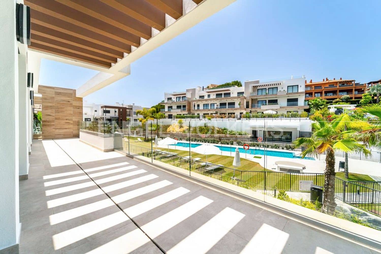 3 slaapkamer Appartement te koop in New Golden Mile met zwembad garage - € 895.000 (Ref: 9733494)