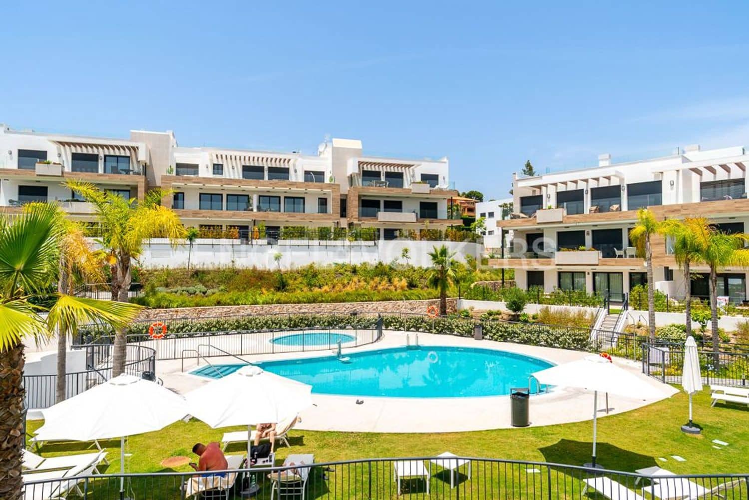 3 slaapkamer Appartement te koop in New Golden Mile met zwembad garage - € 895.000 (Ref: 9733494)