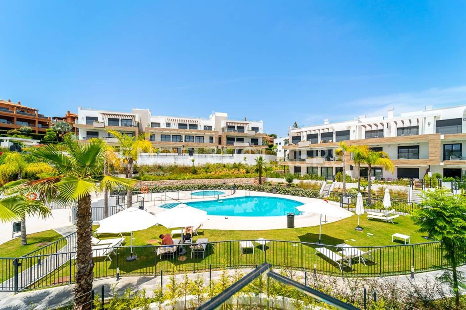 3 slaapkamer Appartement te koop in New Golden Mile met zwembad garage - € 895.000 (Ref: 9733494)