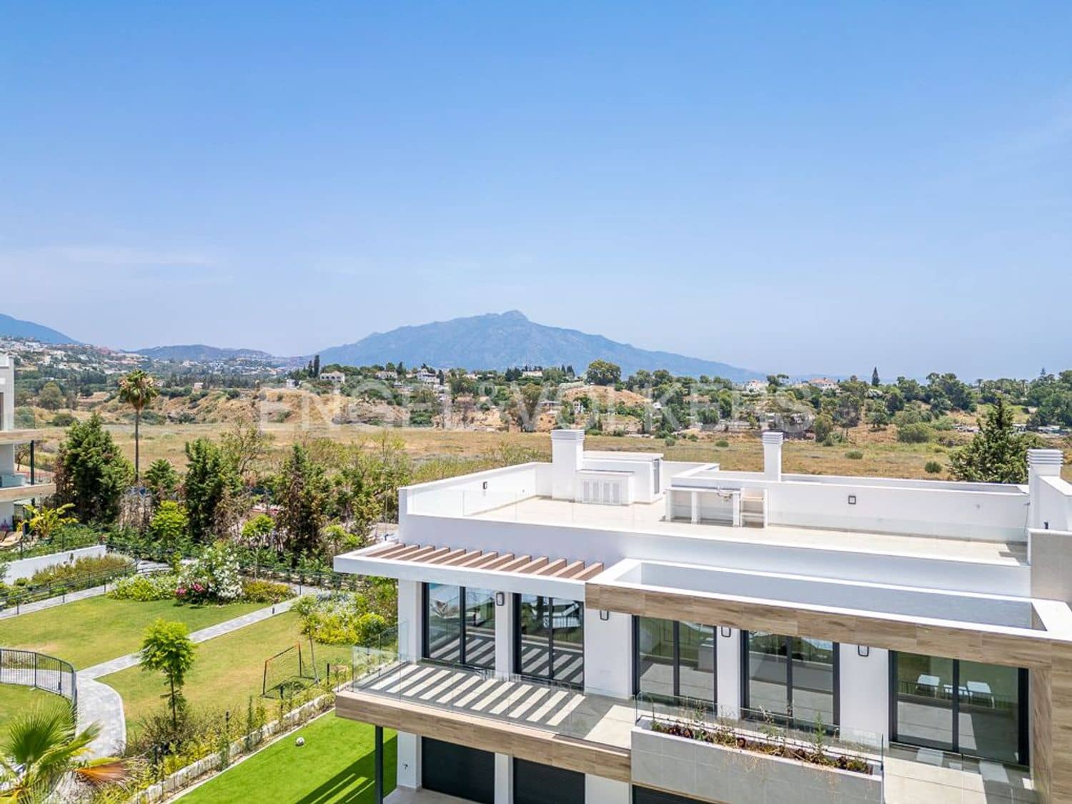 3 slaapkamer Appartement te koop in New Golden Mile met zwembad garage - € 895.000 (Ref: 9733494)