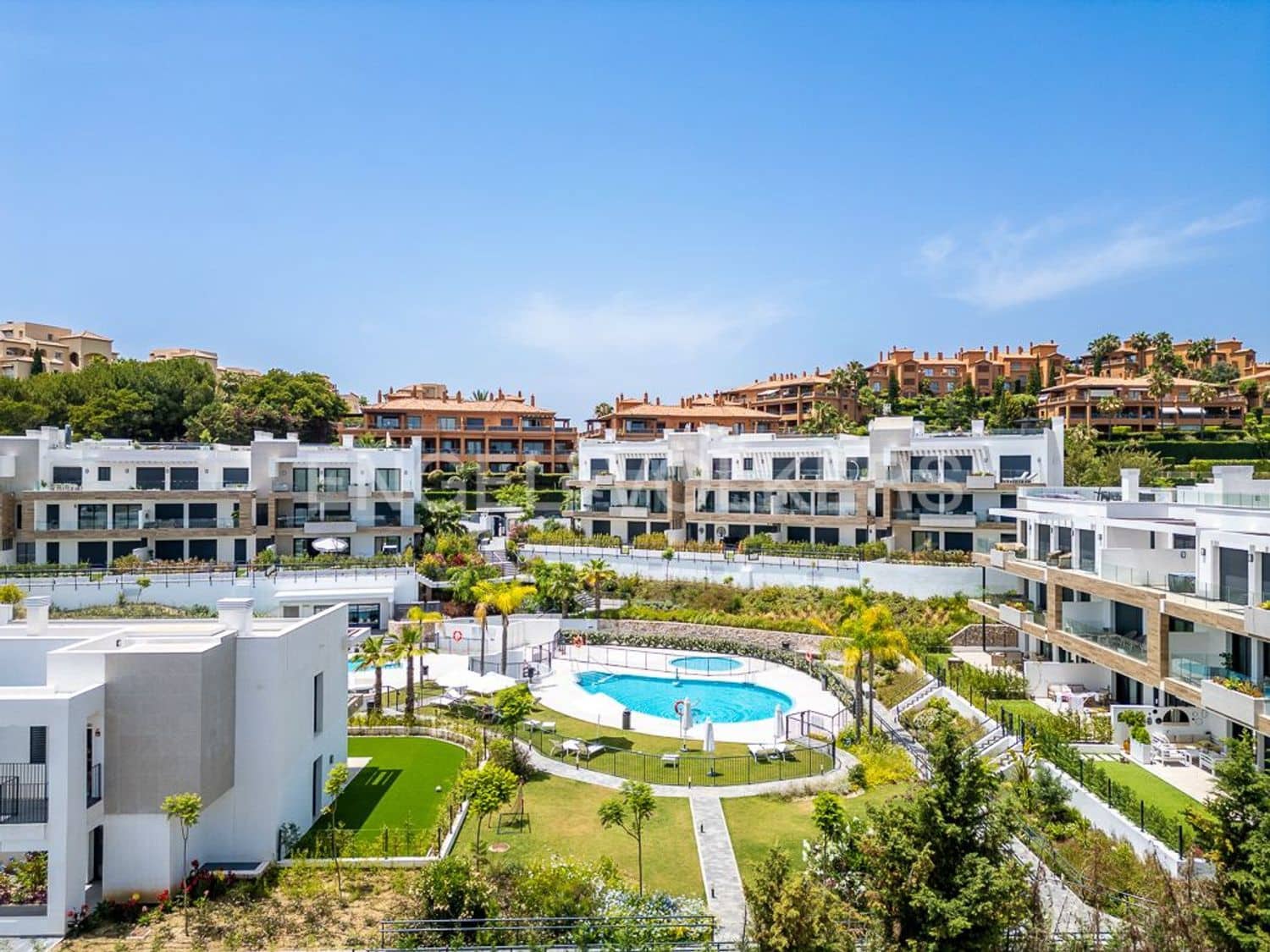 3 slaapkamer Appartement te koop in New Golden Mile met zwembad garage - € 895.000 (Ref: 9733494)