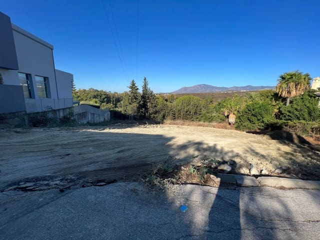 Undeveloped Land for sale in El Paraiso, Estepona - € 950,000 (Ref: 9733495)