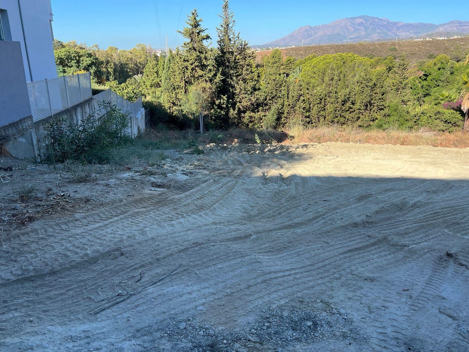 Grunde uden byggetilladelser til salg i El Paraiso - € 950.000 (Ref: 9733495)