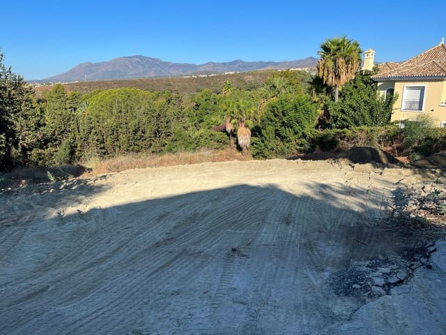 Undeveloped Land for sale in El Paraiso, Estepona - € 950,000 (Ref: 9733495)