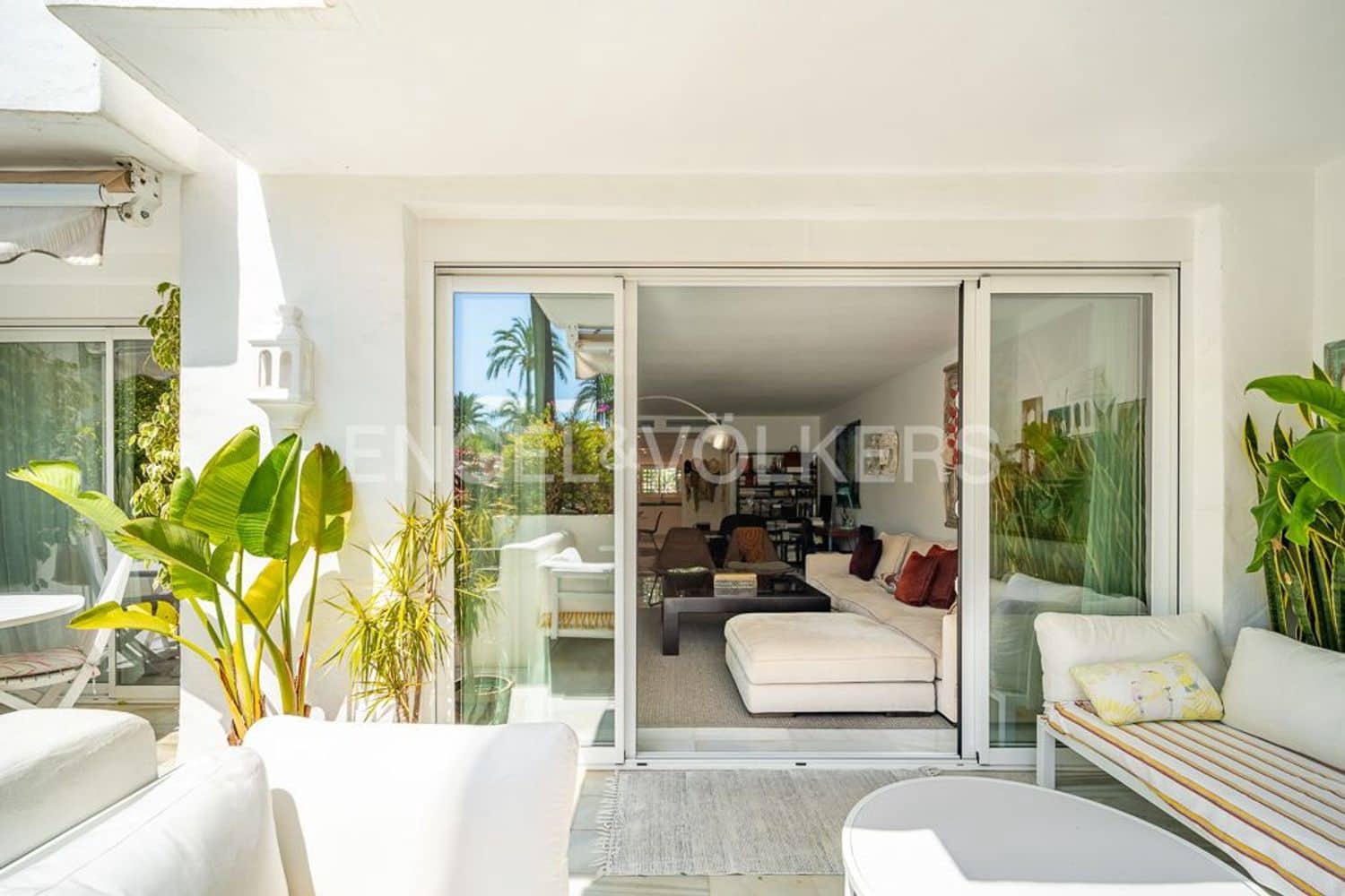 Apartamento de 2 habitaciones en New Golden Mile en venta con piscina garaje - 1.140.000 € (Ref: 9733496)